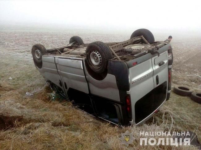 На Володимиреччині мікроавтобус з людьми перекинувся в кювет