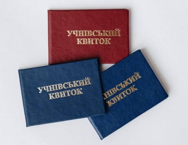 Не передбачили? У комунальних автобусах школярі їздять за повну ціну