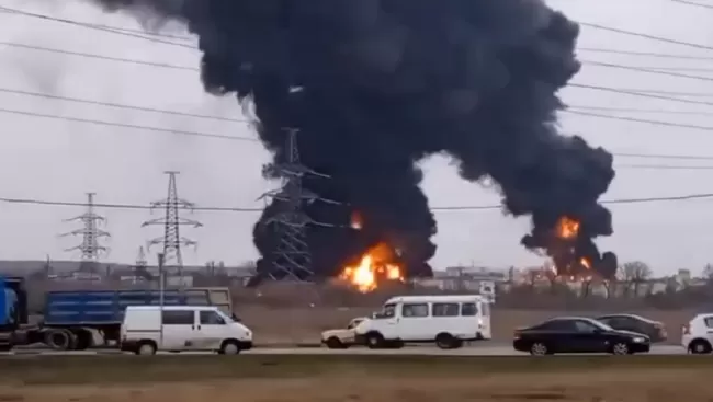 У Росії ракетами підірвали нафтобазу (ВІДЕО)