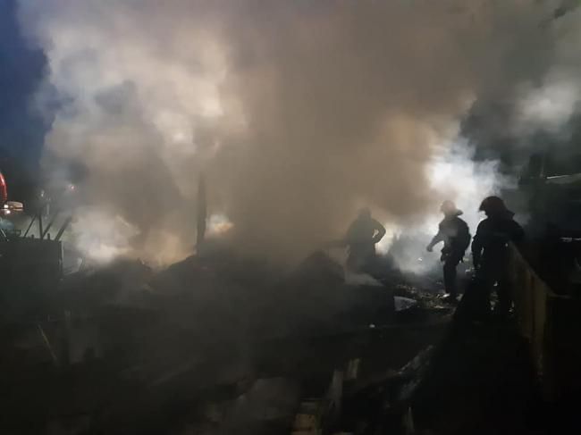 Нічну пожежу у Великому Житині гасили десять рятувальників
