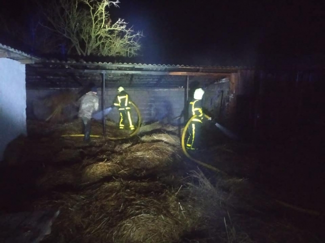 Одразу дві пожежі за вечір гасили вогнеборці на Сарненщині