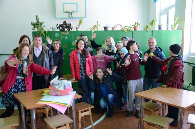 Одяг, фрукти та взуття – для дітей з Великомежиріцької школи-інтернату збирають подарунки 