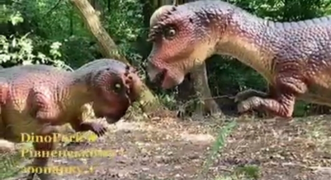 Охочих побачити велетенських динозаврів запрошують у рівненський зоопарк