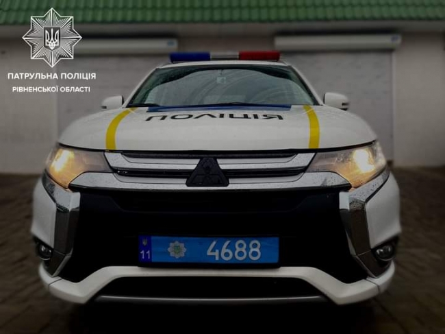 Патрульна поліція нагадує водіям: з 1 жовтня не забувайте вмикати фари 