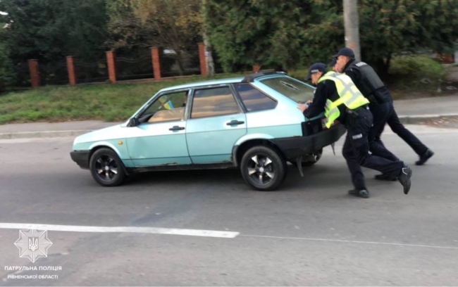 Фото - патрульна поліція Рівненщини 