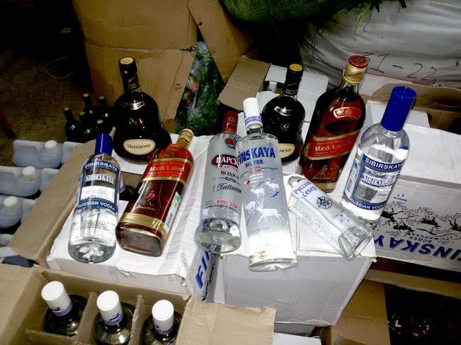 Перевіряли і штрафували за незаконний продаж спиртного та цигарок на Рівненщині