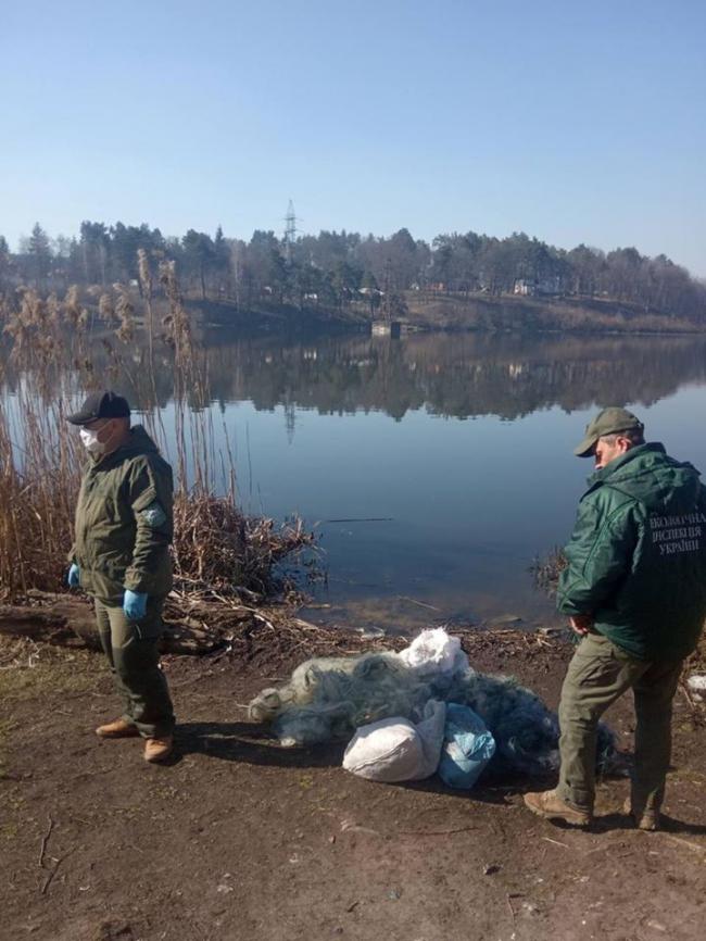 Перші результати операції «Нерест» : у порушників вилучили 1300 метрів риболовних сіток