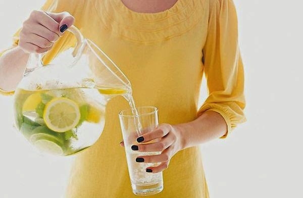 «Побічні» ефекти води з лимоном