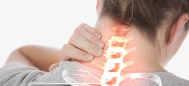 Почему болит шея? Причины боли в шее и спине