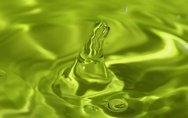 «Пофарбували» воду в зелений, щоб зрозуміти, хто у Рівному її зливає