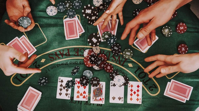 Покер: як карткова гра перетворилася на індивідуальний спорт