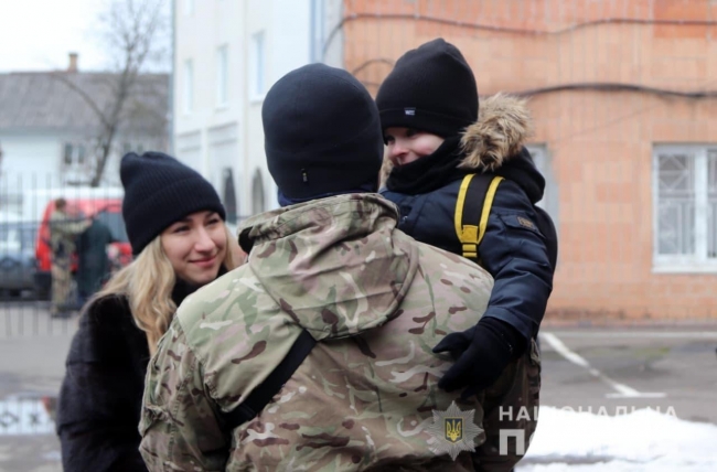Поліцейські з Рівненщини поїхали на Донбас захищати Україну (ФОТО)