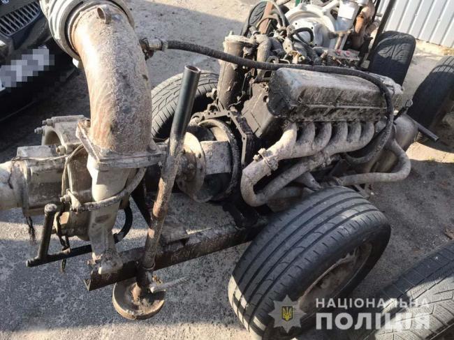 Поліція вилучила мотопомпи та транспорт у незаконних видобувачів бурштину на Рівненщині