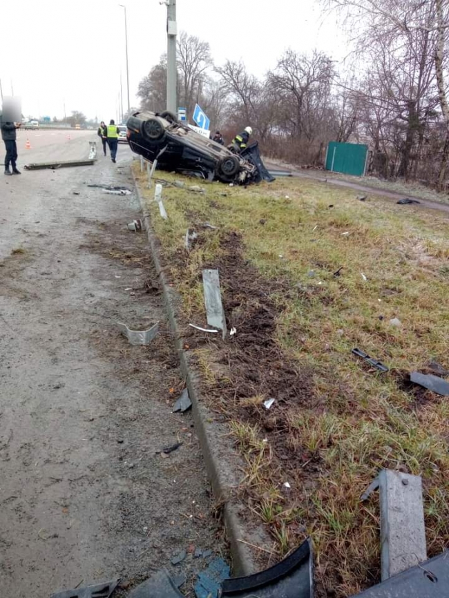Помер у лікарні пасажир автомобіля з Житомирщини, який перекинувся на Київ-Чоп  