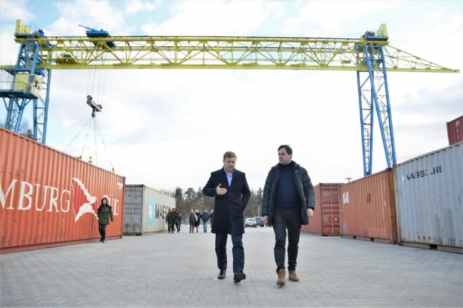 Днями термінал відвідав голова Рівненської ОДА Віталій Коваль, який назвав «сухий порт» «новим стрибком бізнесу в Рівненській області»