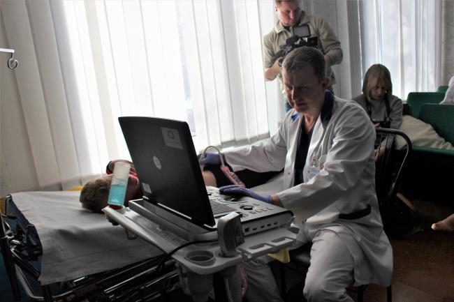 Портативний УЗД апарат передали обласній дитячій лікарні дипломати з Польщі