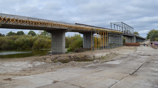 Посадовиця з Сарненщини «заробила» на ремонті моста 1,9 млн грн 