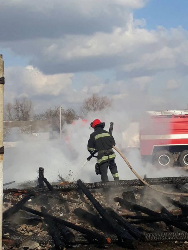 Пожежа на Дубенщині: будівля згоріла дотла