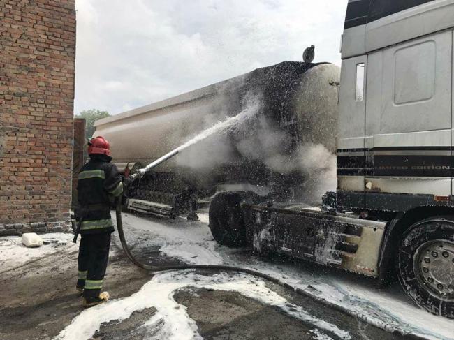 Пожежа у Дубні: водій вантажівки отримав сильні опіки 