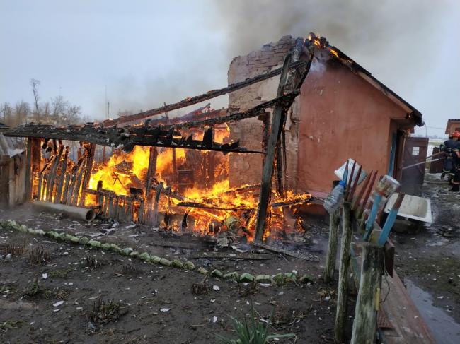 Пожежа у Корецькому районі: врятували житловий будинок