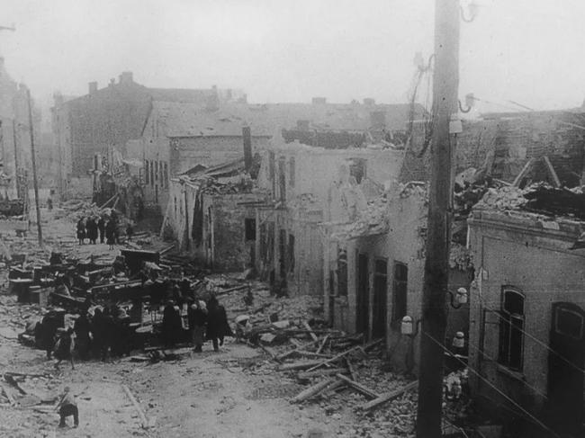 Вулиця Шкільна після бомбардувань
