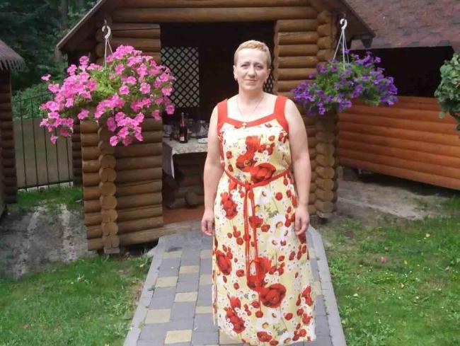 Продавчиня зі Здолбунова просить допомогти їй побороти рак