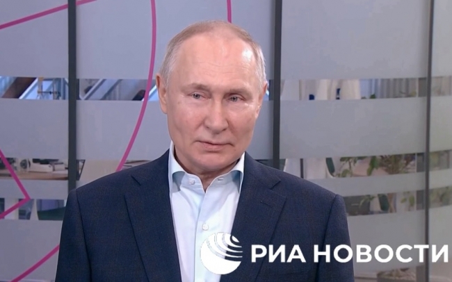 Путін розповідає, що українці «розстрілюють самі себе у спину» (ВІДЕО)