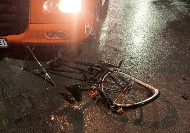 П'яний велосипедист із Гощанщини зіткнувся з вантажівкою