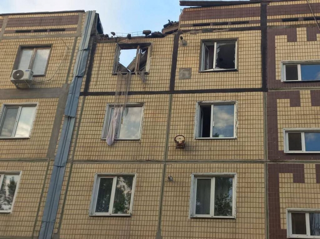 Рашисти пошкодили у  Нікополі понад десяток п’ятиповерхівок