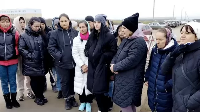 Дружини і матері мобілізованих росіян їдуть на кордон з Україною