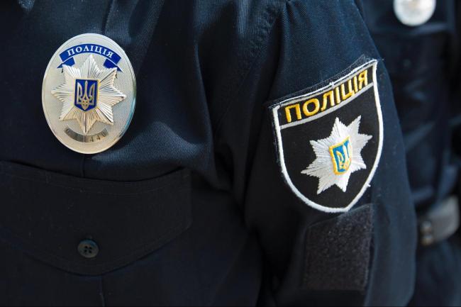 Рівненські правоохоронці викрили харківського полісмена, який продавав таємну інформацію 