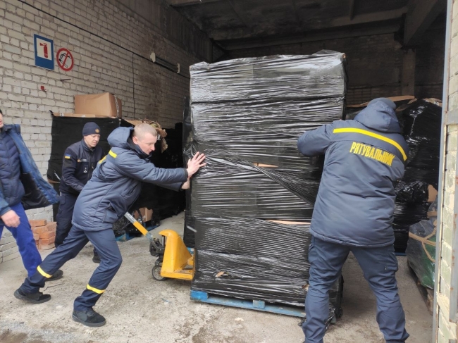 Рівненські рятувальники отримали гуманітарну допомогу з Польщі