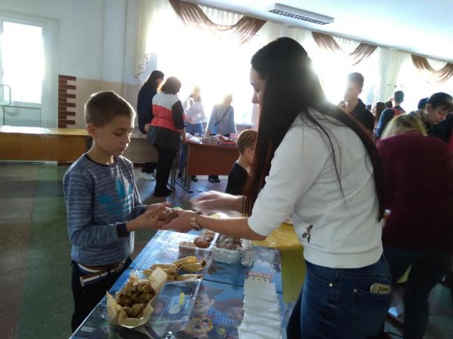 Рівненські школярі долучилися до Всеукраїнської благодійної акції