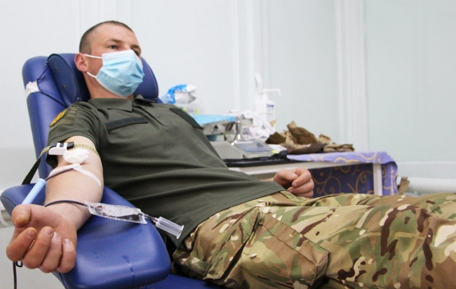 Рівненські військовослужбовці стали донорами крові (ВІДЕО)