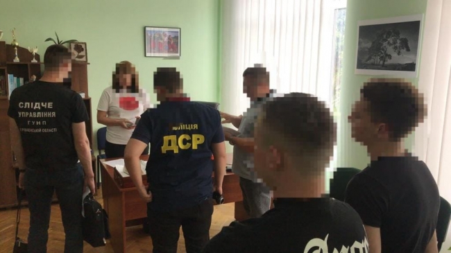 Рівненський посадовець допомагав іноземцям незаконно в`їжджати в Україну