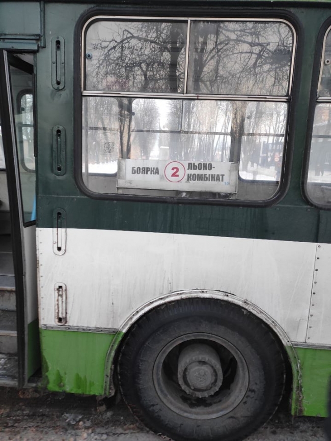 Рівненський тролейбус №2 збив на «зебрі» дівчинку (ВІДЕО)