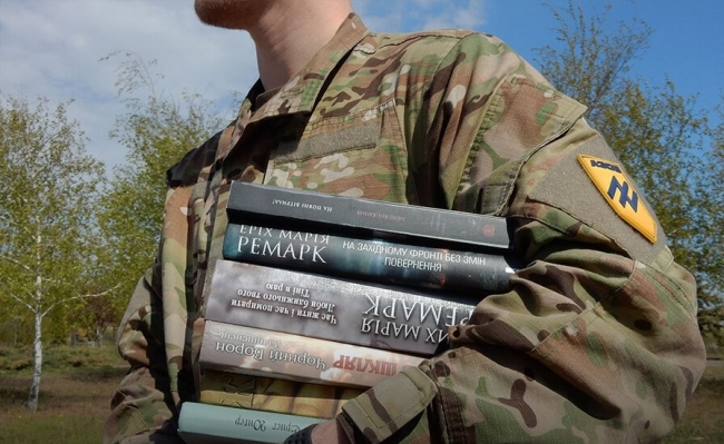 Рівнян просять долучитися до збору книг для військовослужбовців