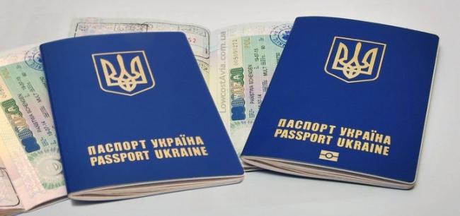 Рівнянам обіцяють, що тепер закордонні паспорти робитимуть без затримок