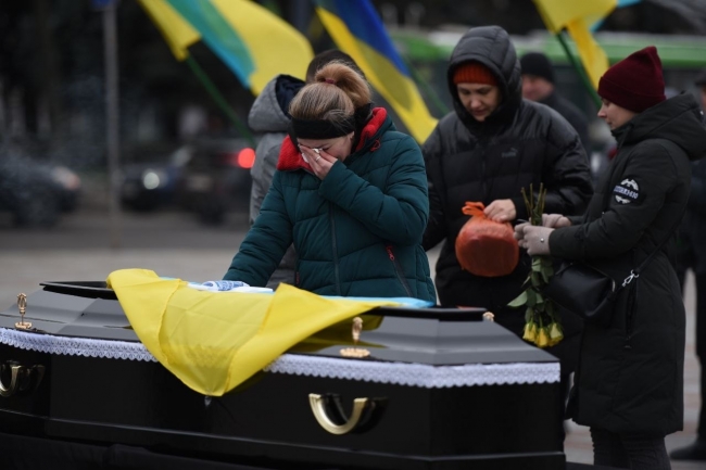 Рівняни попрощалися з солдатом, який загинув на Луганщині