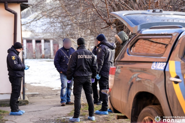 Рівнянка знайшла у дворі вбитого чоловіка