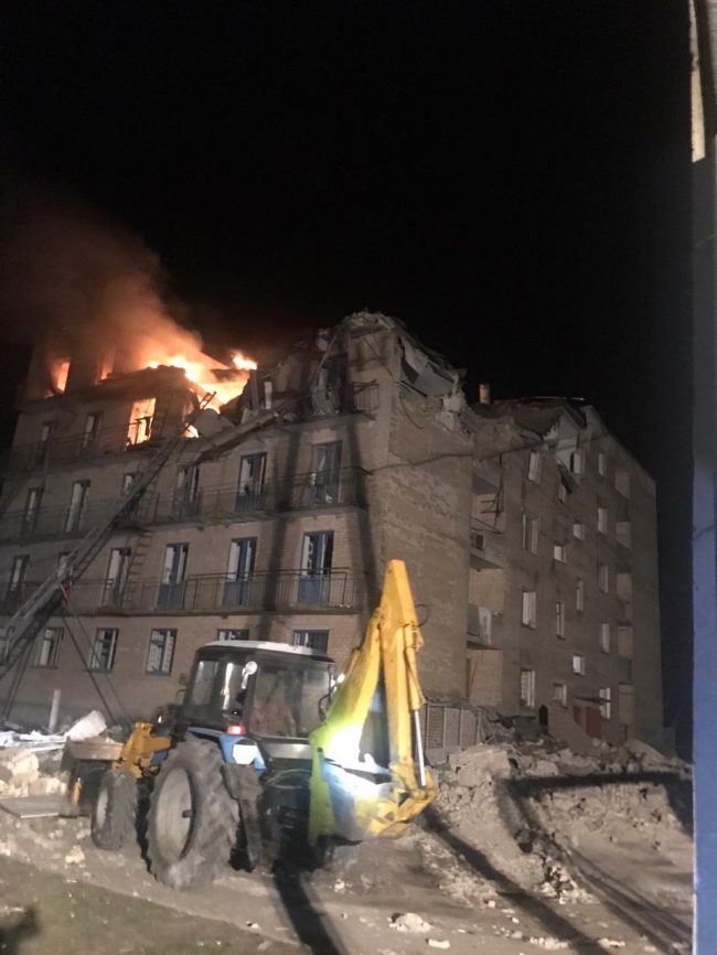 Рятувальники показали, як на Київщині зруйновані рашистами будинки розбирали 