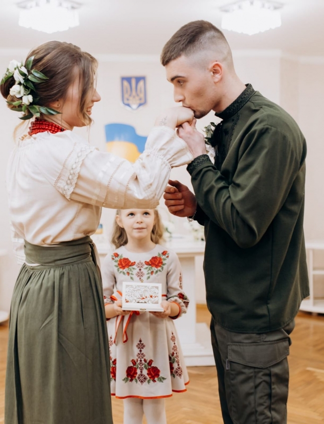 Щасливі у вишиванках: 510 шлюбів уклали на Рівненщині минулого місяця (ФОТО)