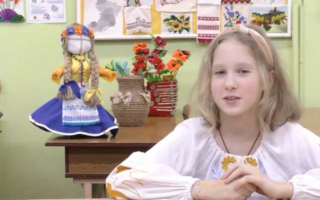 Шестикласниця з Вараша зробила найгарнішу ляльку в Україні (ВІДЕО)