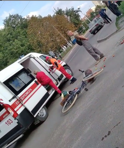«Шкода Октавія» у Костополі збила велосипедистку (ВІДЕО)