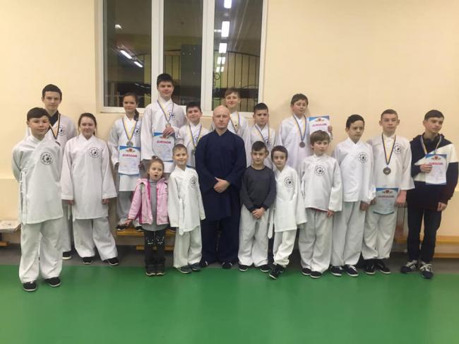 Школа Кунфу привезла для Рівного 17 медалей з поєдинків
