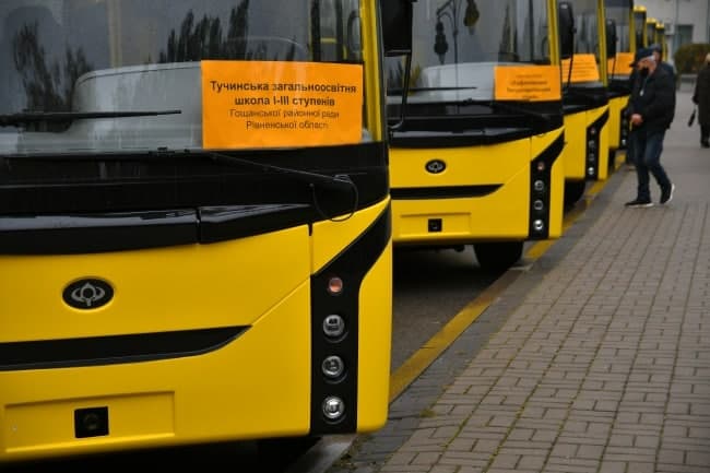 Школам закуплять 28 автобусів