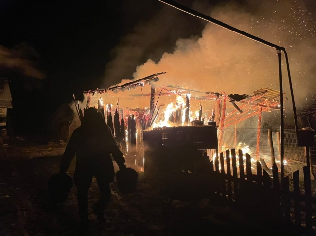 Сім пожеж за добу: горіли будинки та хліви, загинув пенсіонер