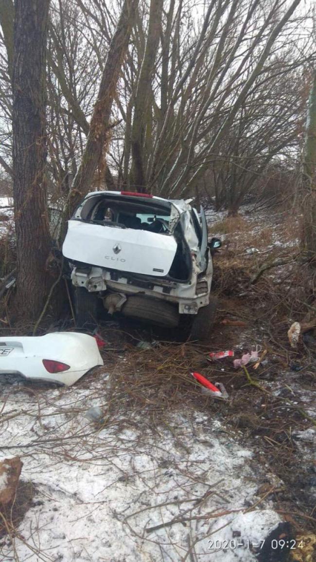 Смертельна ДТП у Панталії: автомобіль влетів у дерево, водій загинув