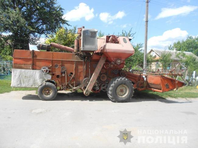 Смертельна ДТП у Томахові: наїхав комбайном на односельця