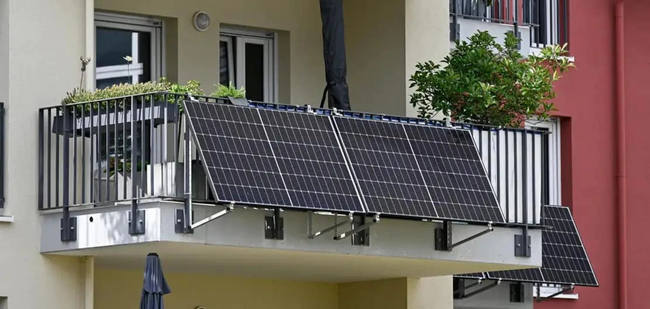 Сонячні панелі — на балконі. Чи вигідно?